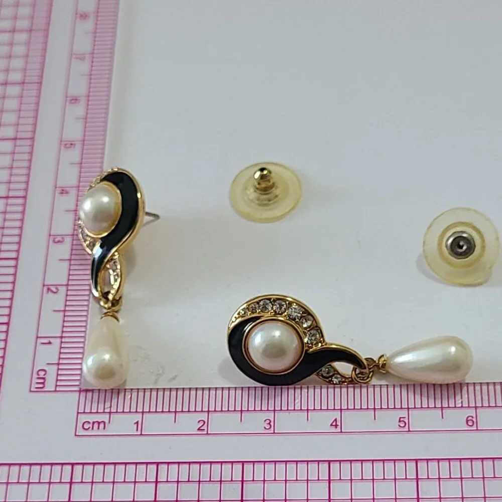 Vendome Vintage Drop Earrings - Picture 6 of 6